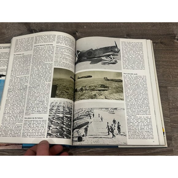 The Encyclopedia of Air Warfare Book by Christopher Chant Hardcover 1975 - Picture 3 of 8